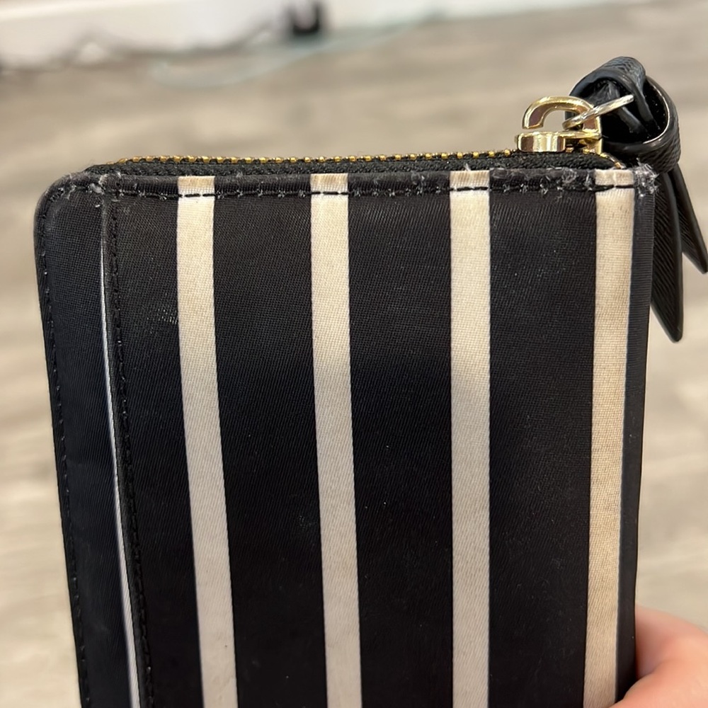 Kate Spade Black White Striped Large Wallet - Picture 3 of 7